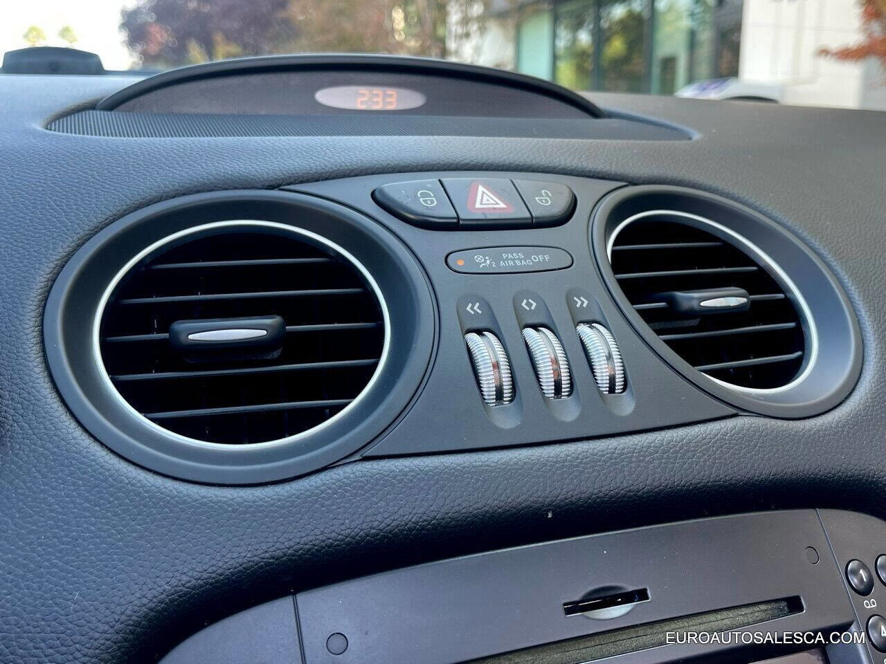 Used 2011 Mercedes-Benz SL 550 image 22