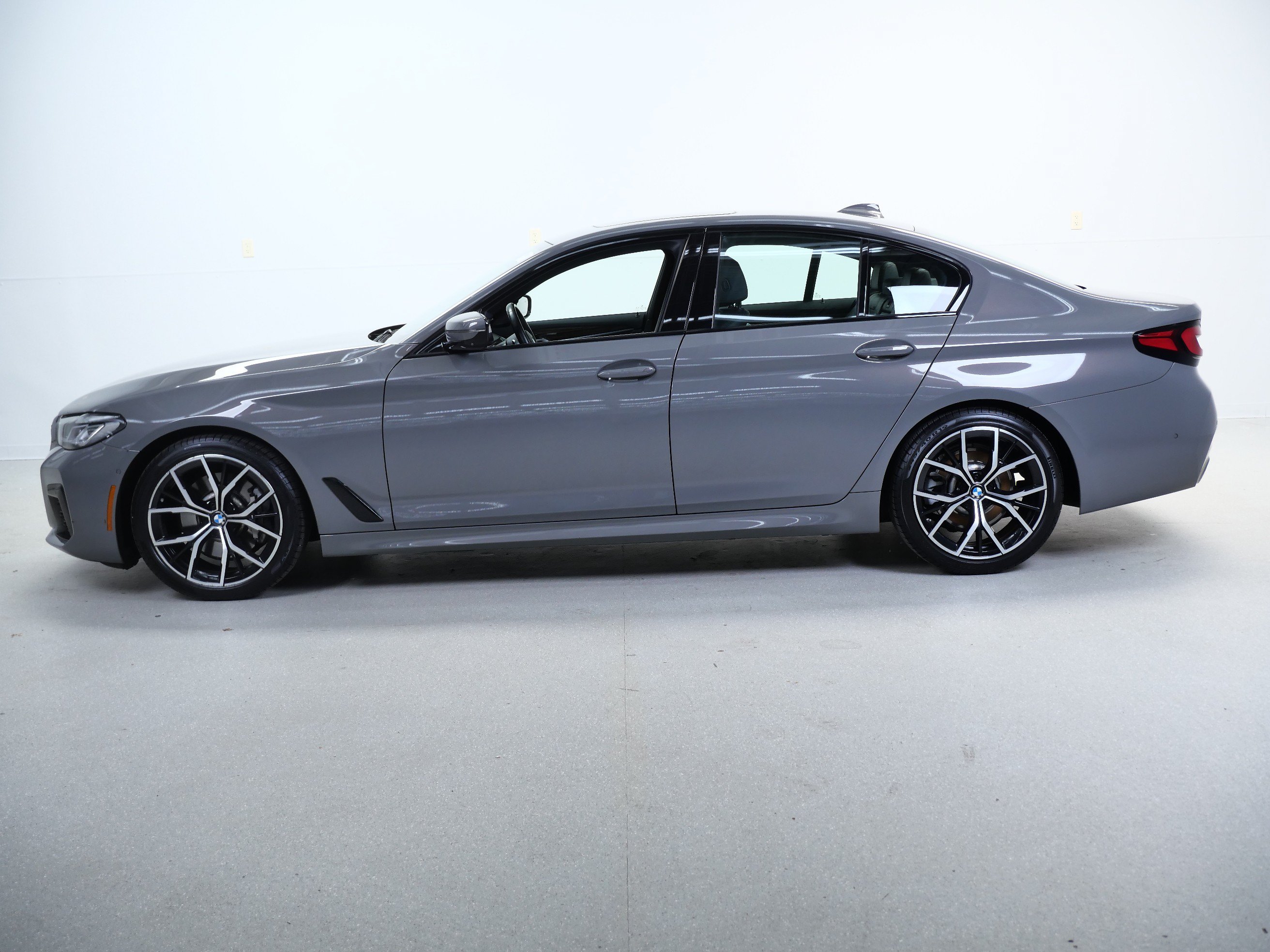 Used 2021 BMW 530i xDrive AWD/4WD image 9