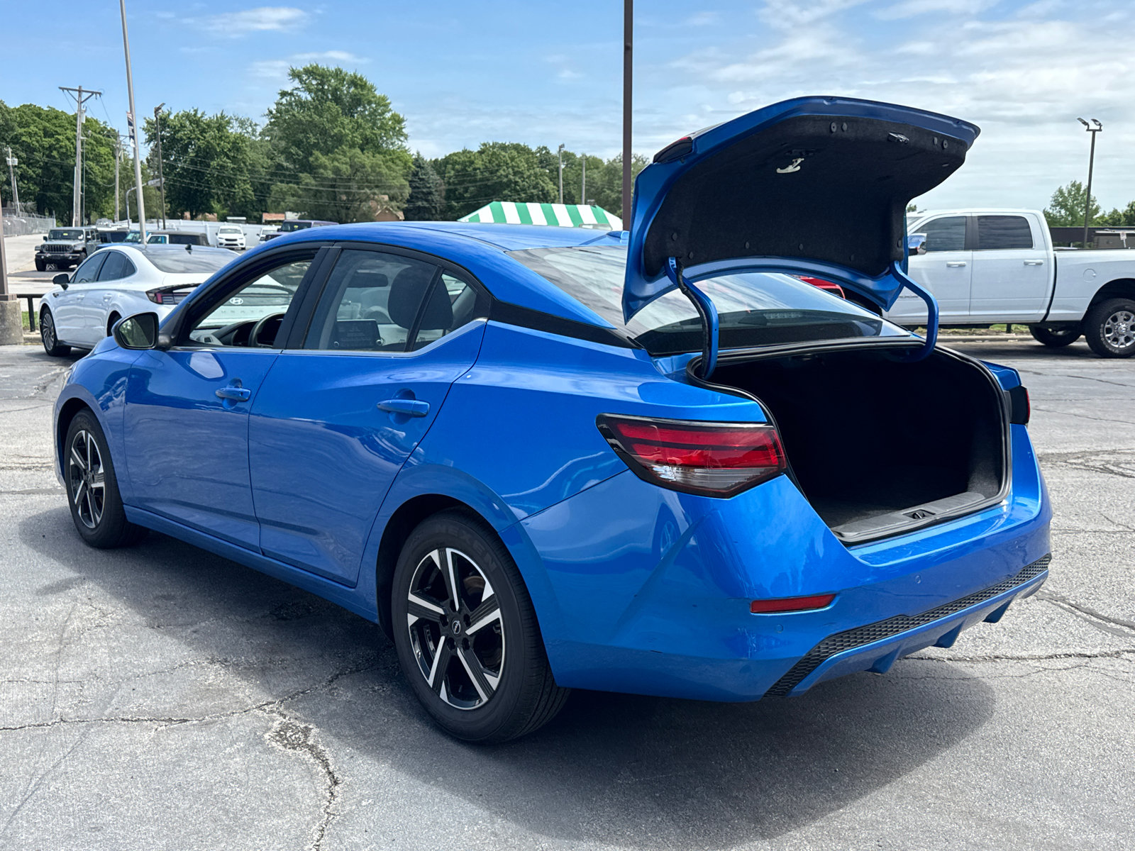 Used 2024 Nissan Sentra SV FWD image 16
