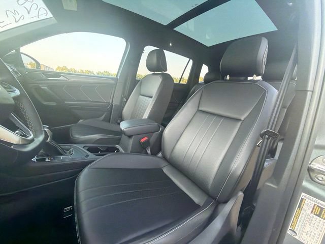 Used 2023 Volkswagen Tiguan SE R-Line FWD image 18