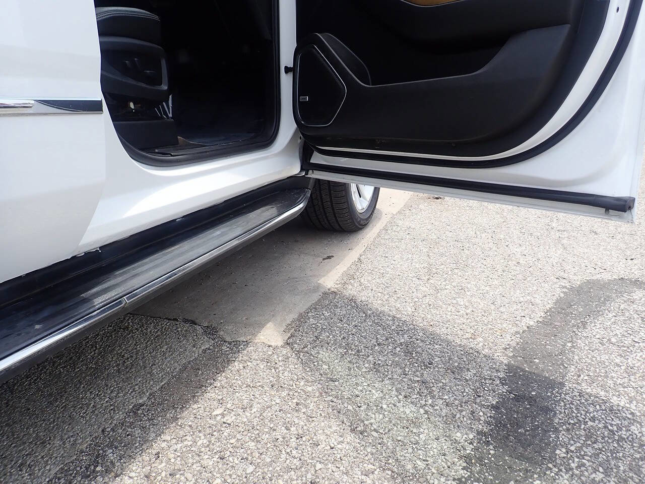 Used 2017 GMC Yukon XL Denali w/ Open Road Package image 35