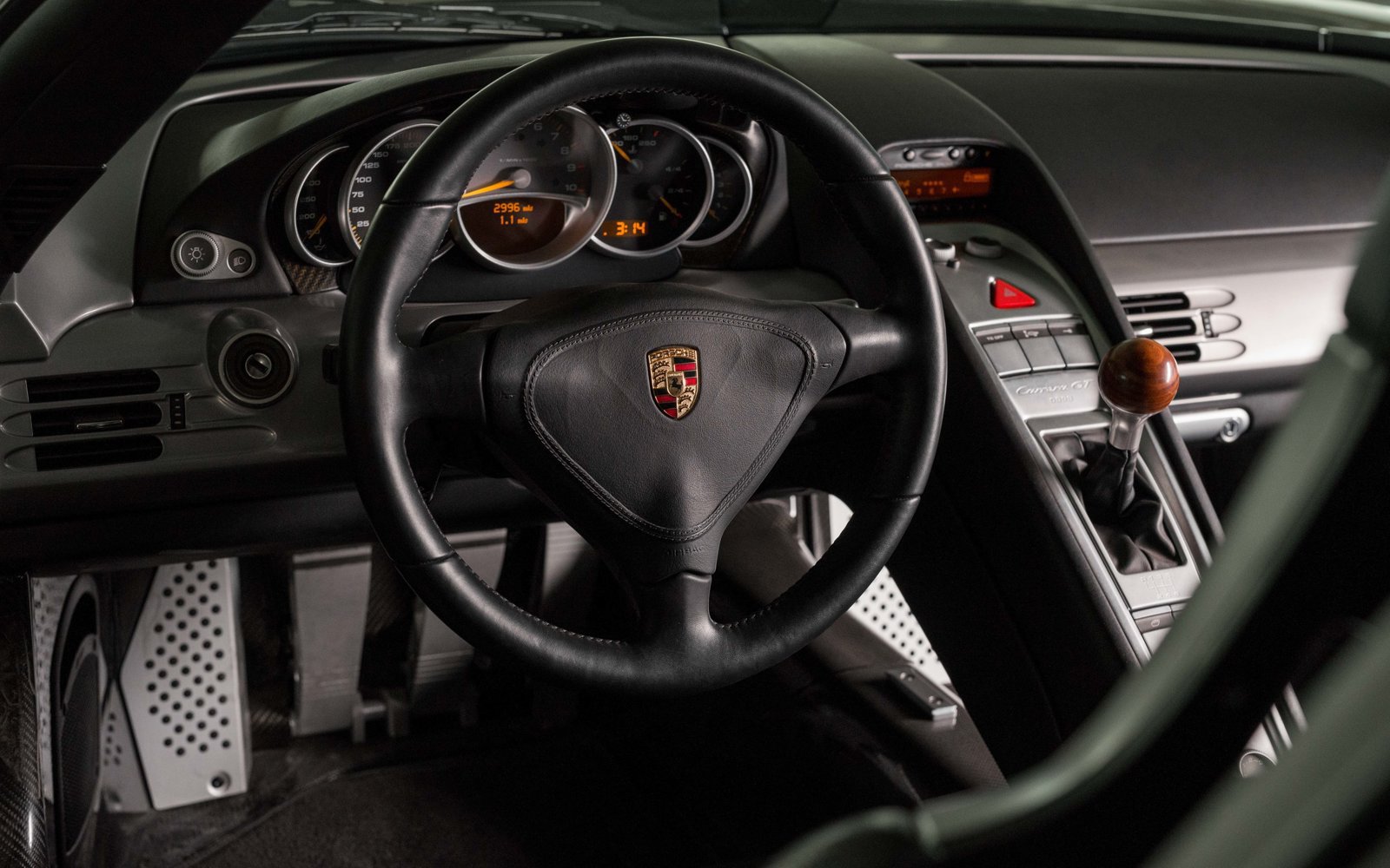 Used 2005 Porsche Carrera GT RWD image 2