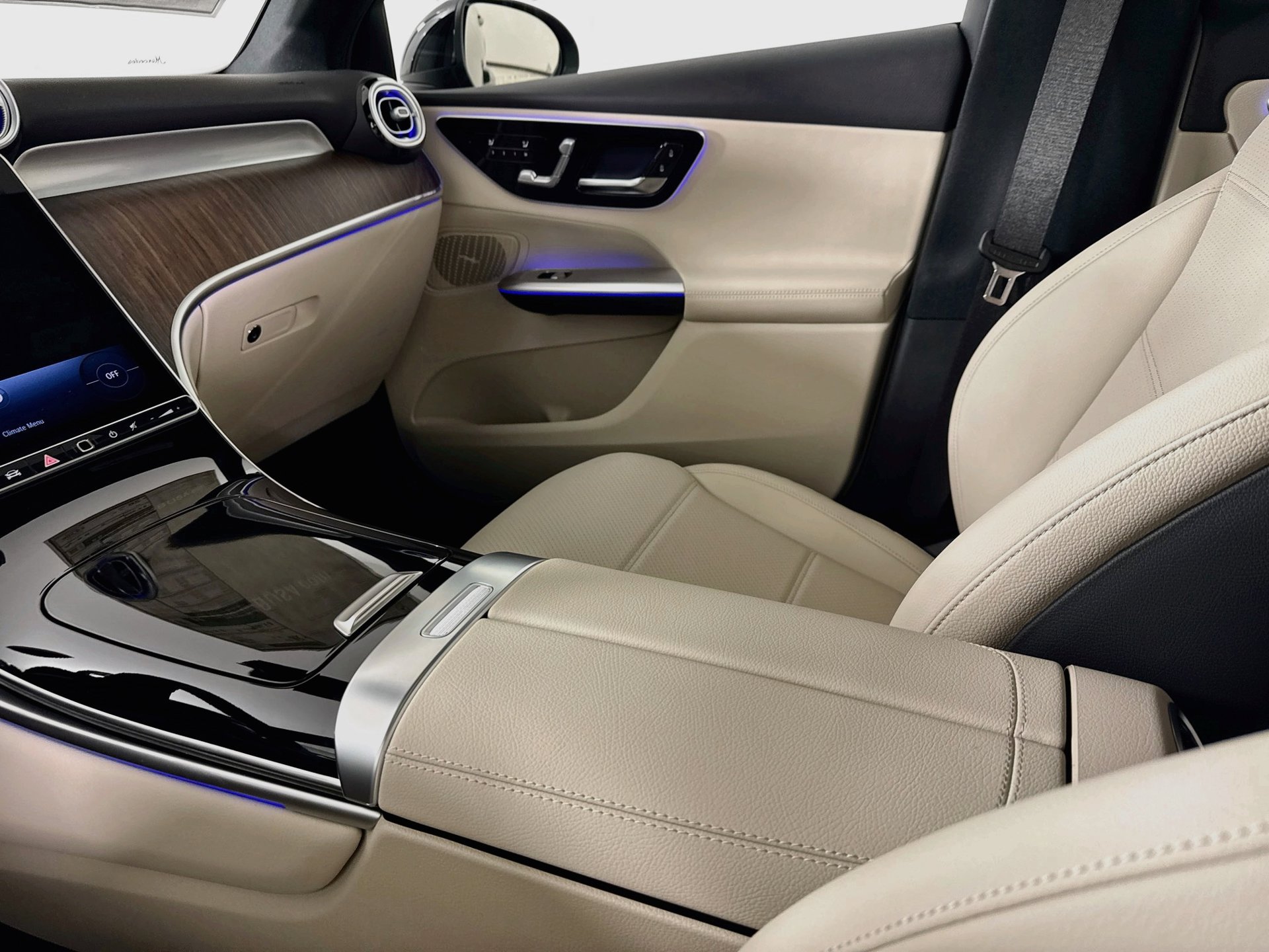 New 2027 Mercedes-Benz GLC 300 4MATIC image 25