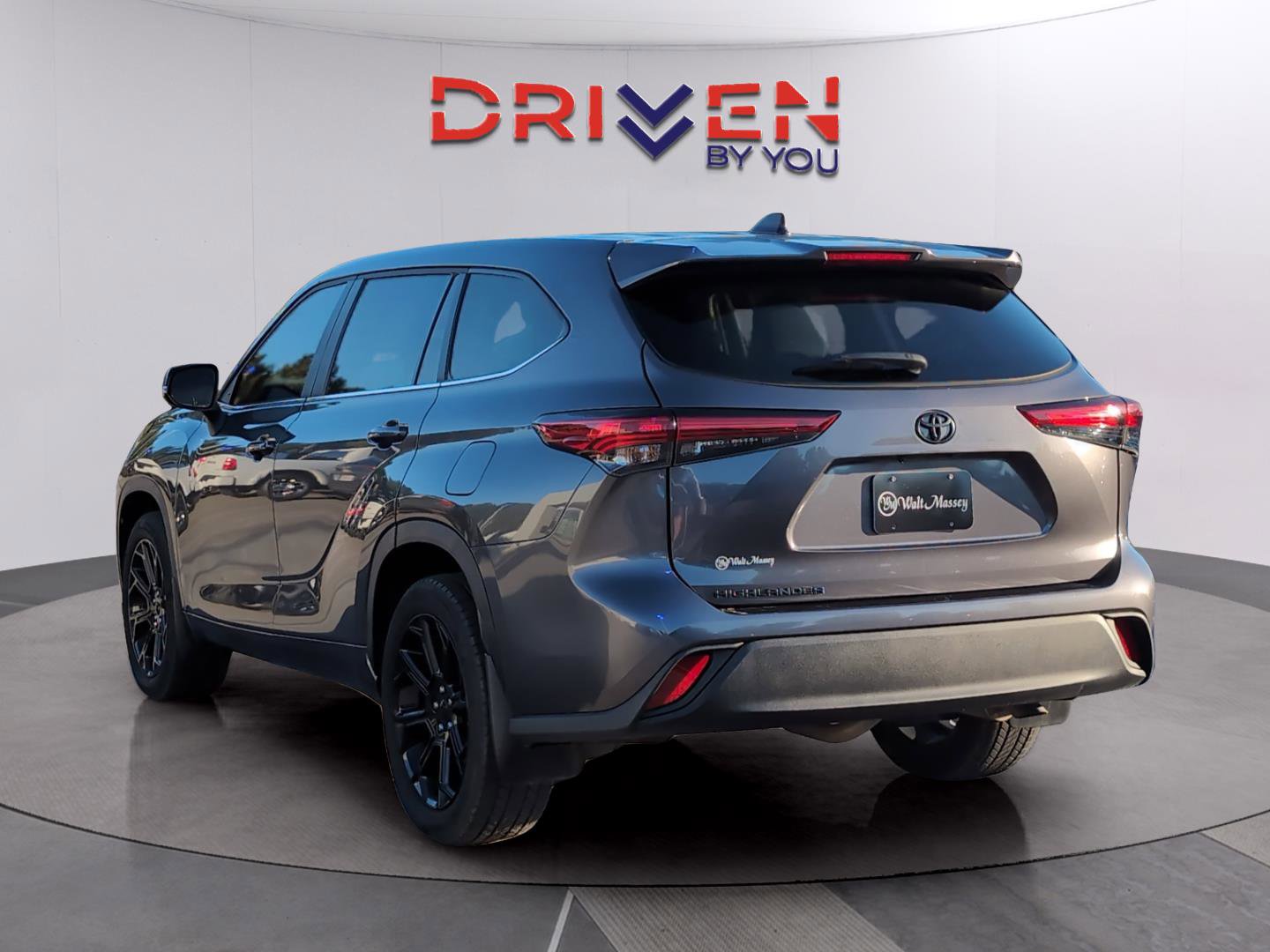 Used 2023 Toyota Highlander L image 3