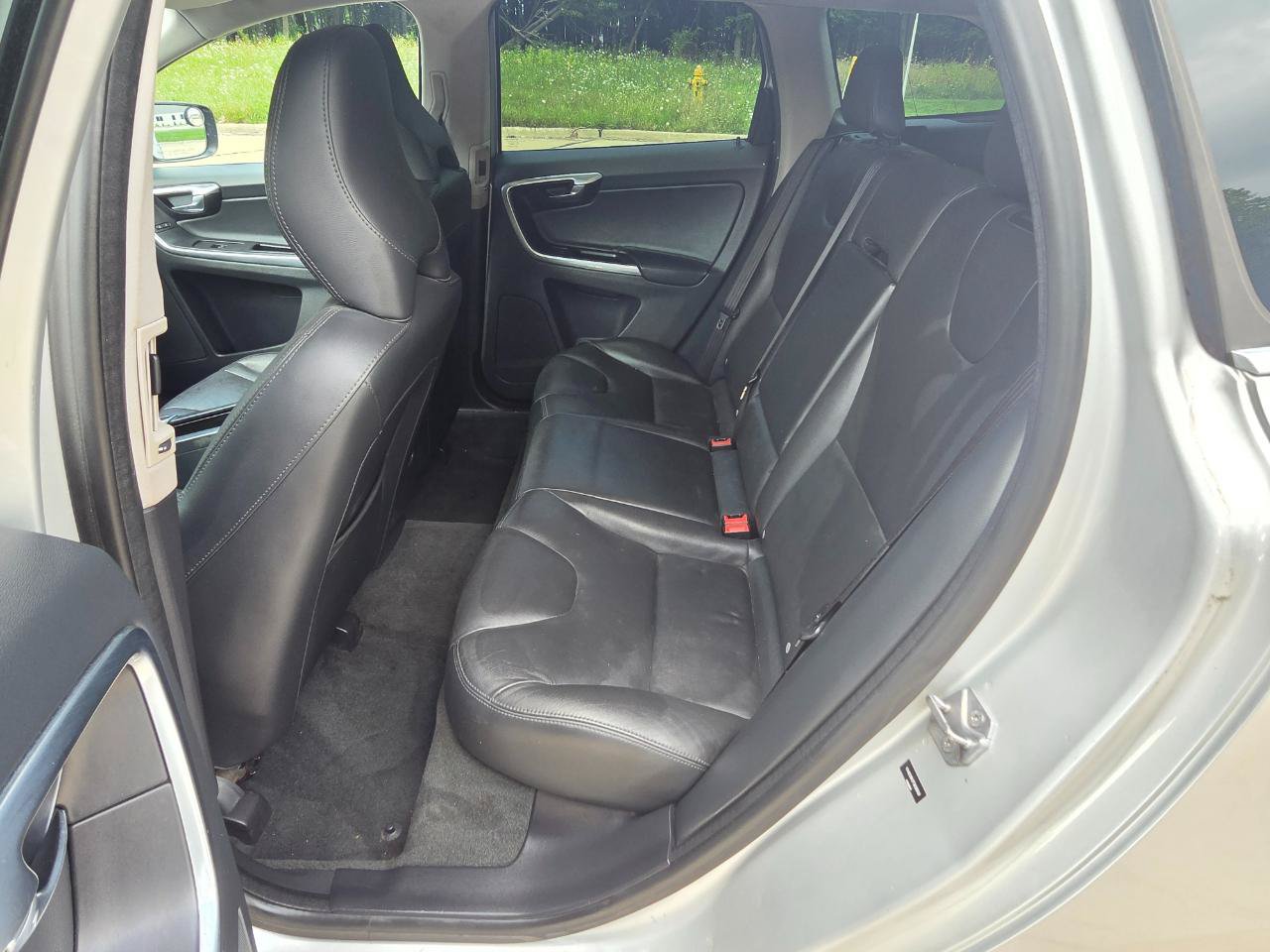 Used 2015 Volvo XC60 T5 AWD/4WD image 22