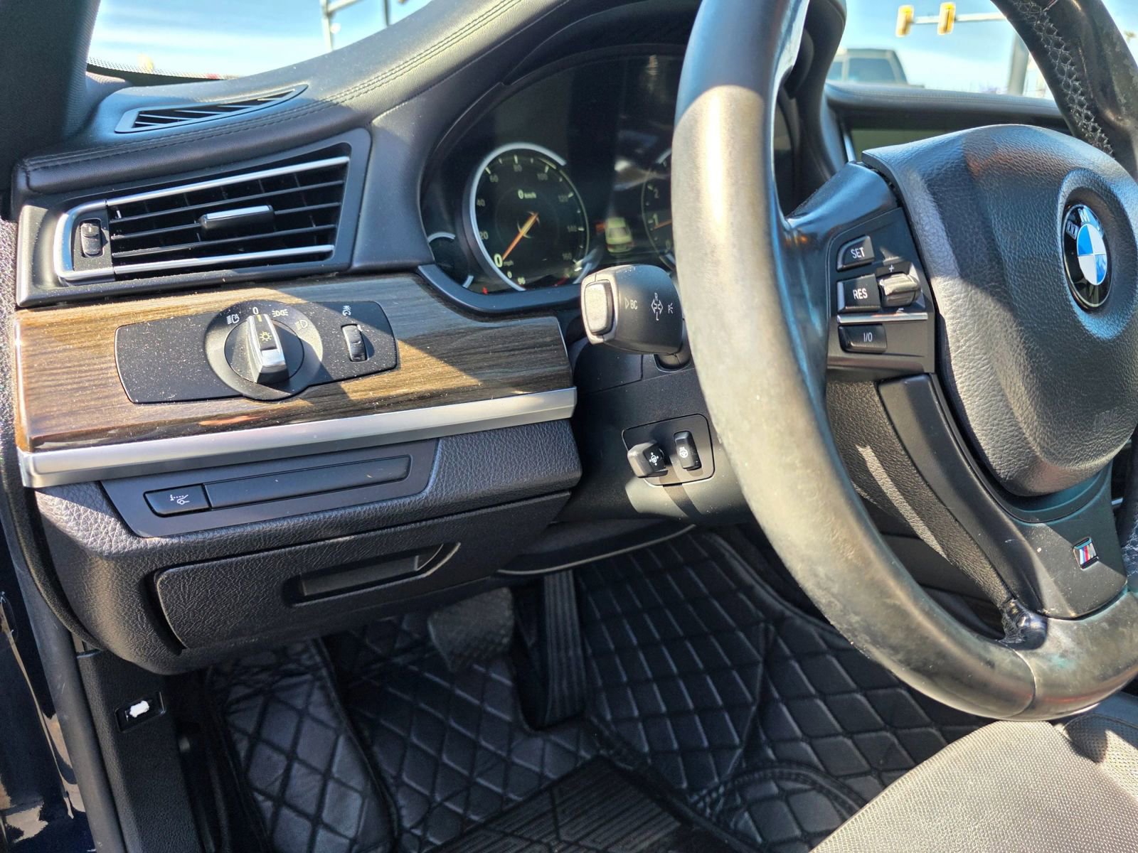 Used 2014 BMW 750Li xDrive AWD/4WD image 22