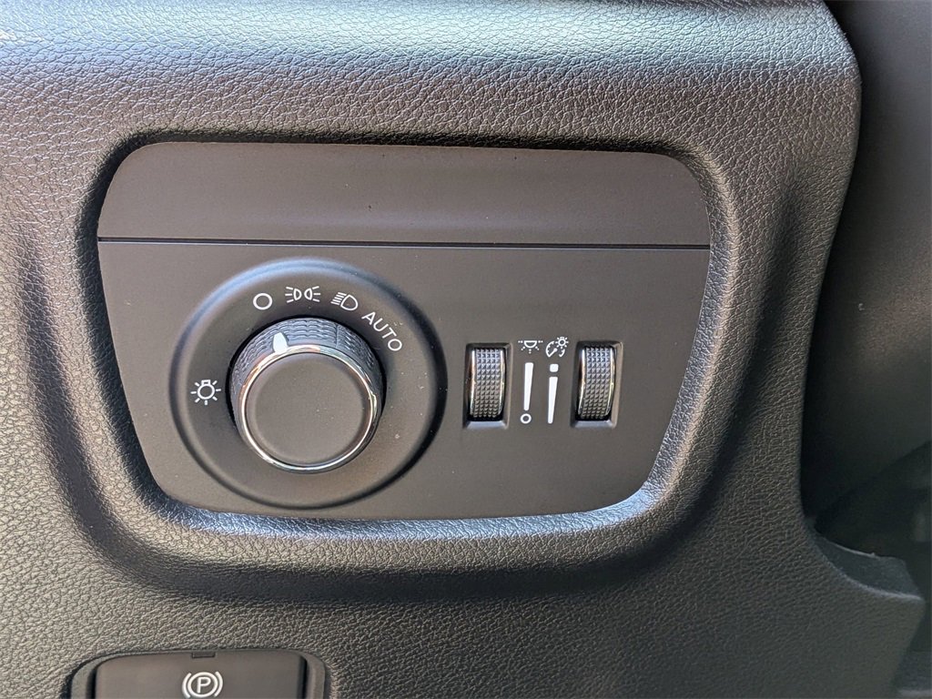 Used 2025 Jeep Grand Cherokee L Altitude image 13