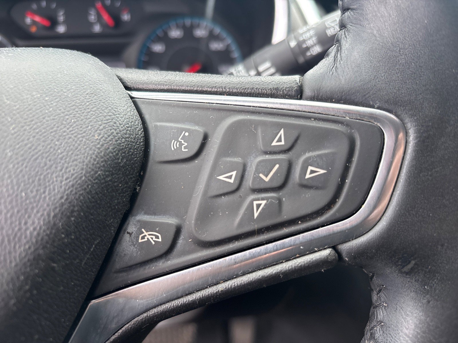 Used 2018 Chevrolet Equinox LT image 18