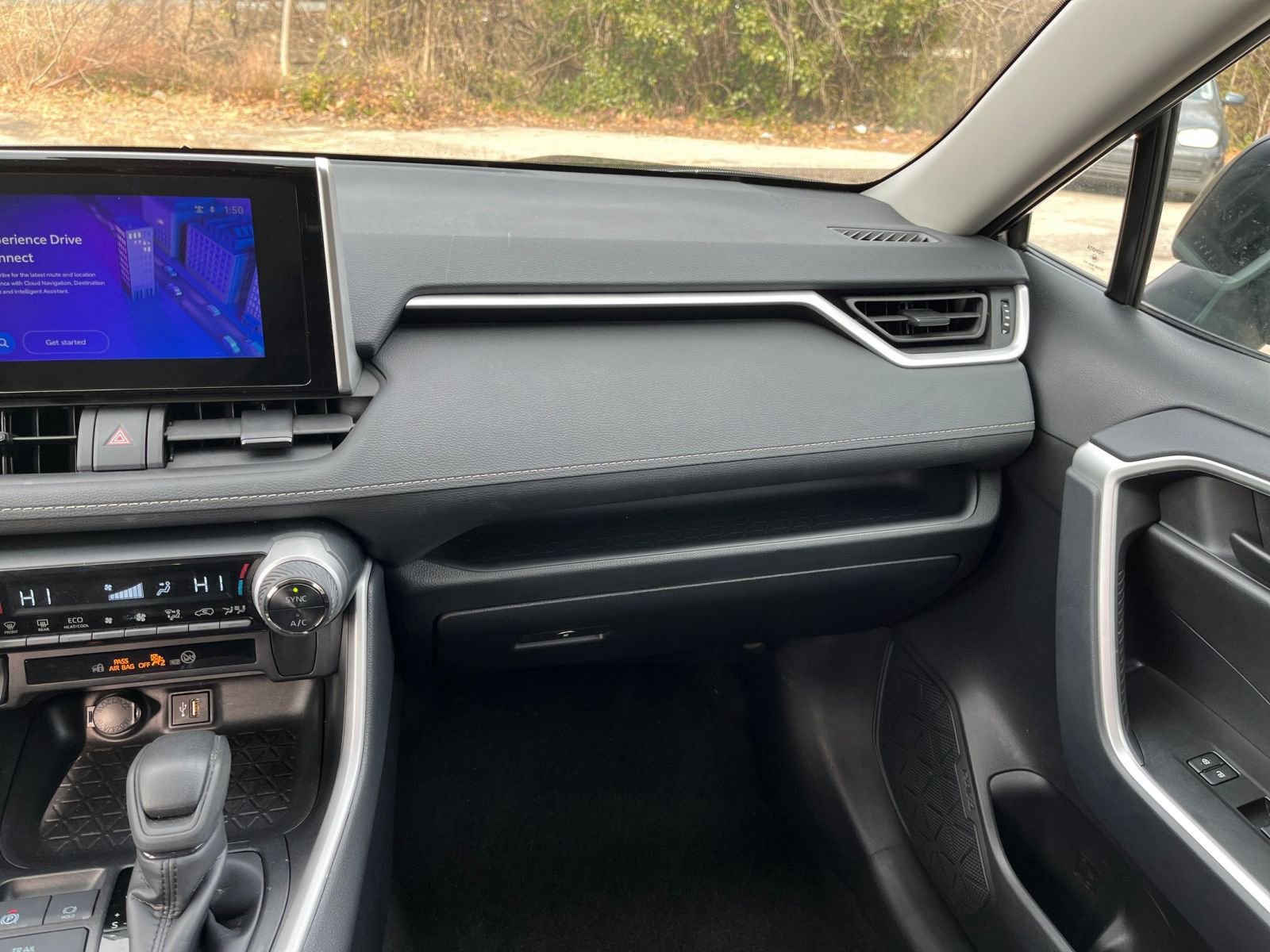 Used 2025 Toyota RAV4 LE image 30