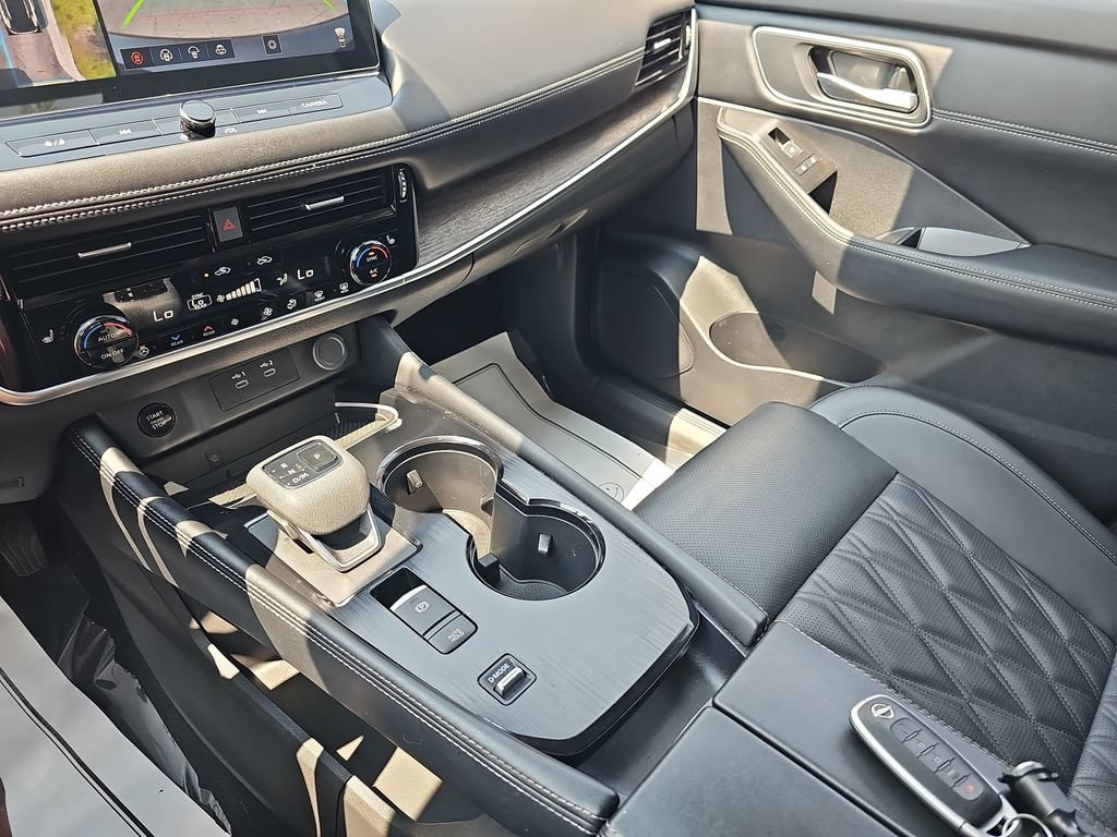 Used 2024 Nissan Rogue Platinum w/ Platinum Premium Package FWD image 25