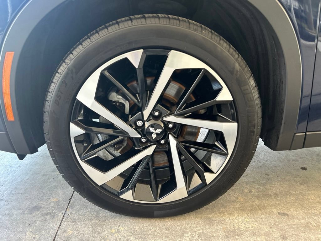 Used 2024 Mitsubishi Outlander FWD image 16