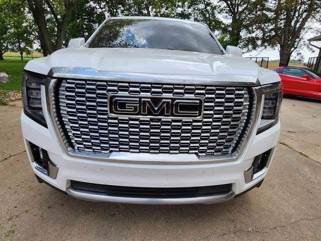 Used 2022 GMC Yukon XL Denali image 8
