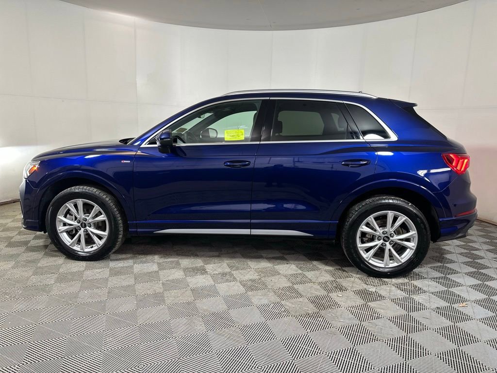 Used 2023 Audi Q3 2.0T Premium Plus w/ Premium Plus Package image 3