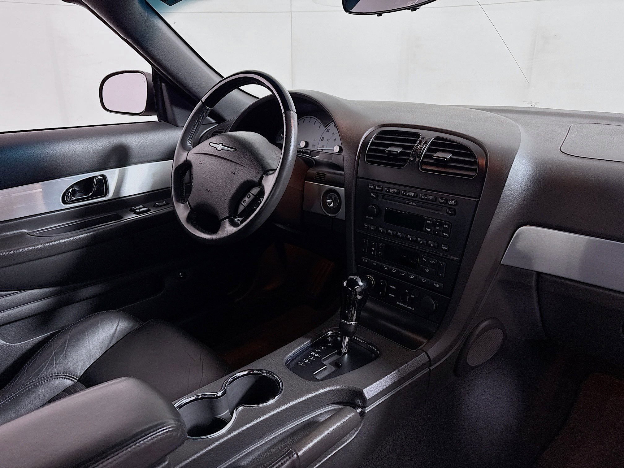 Used 2002 Ford Thunderbird image 24