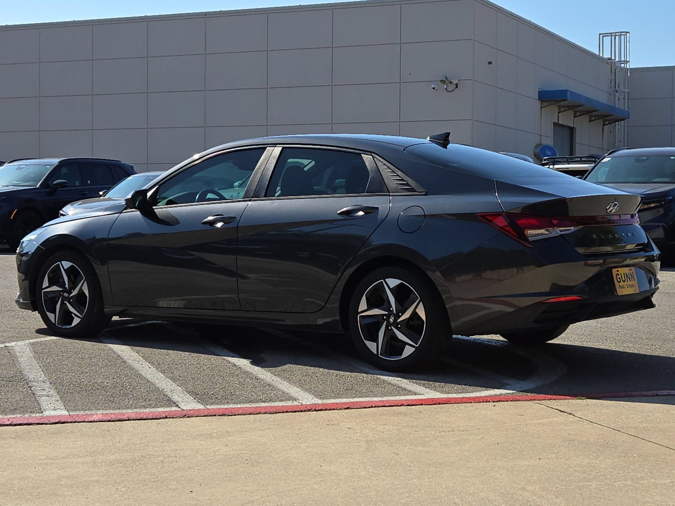 Used 2023 Hyundai Elantra SEL w/ Convenience Package FWD image 5