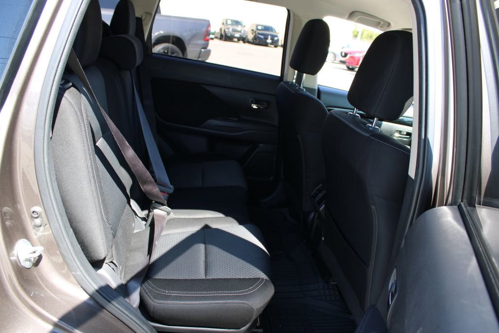 Used 2019 Mitsubishi Outlander ES FWD image 11