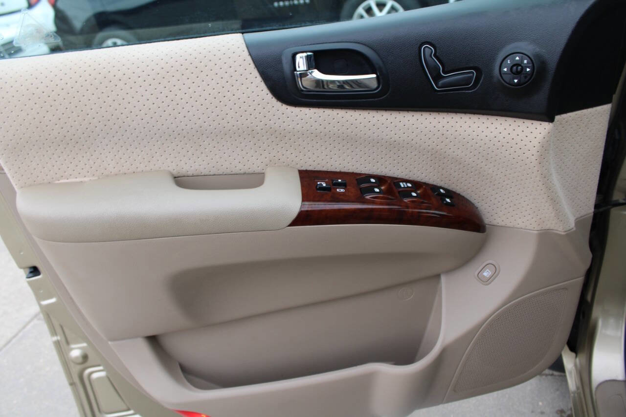 Used 2007 Hyundai Entourage GLS FWD image 18