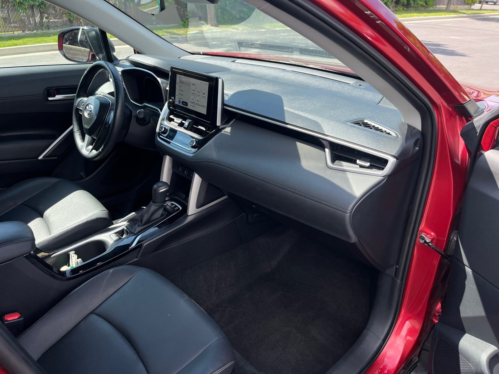 Used 2025 Toyota Corolla Cross XLE AWD/4WD image 28