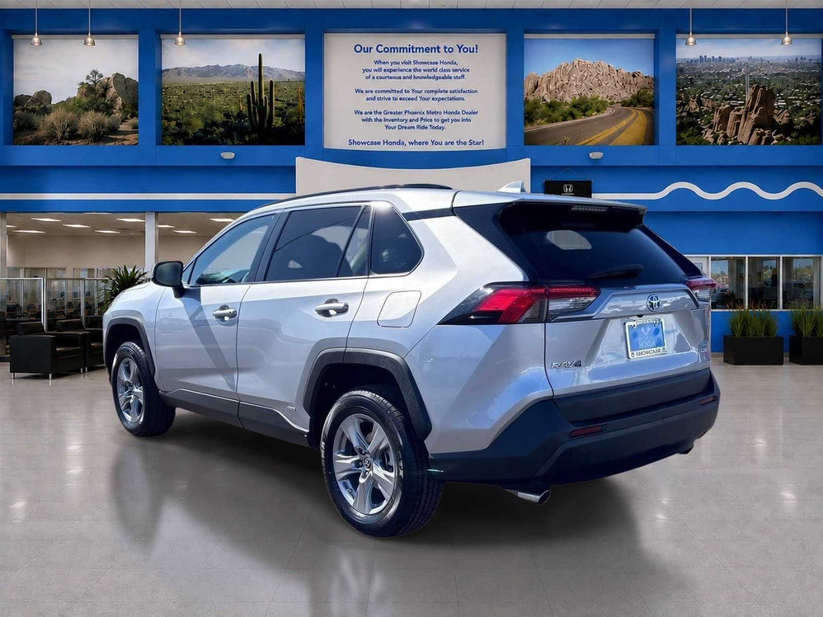 Used 2023 Toyota RAV4 LE AWD/4WD image 5