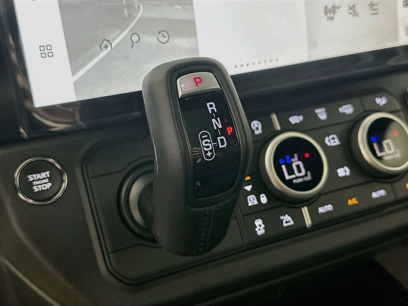 New 2026 Land Rover Defender 110 X-Dynamic SE AWD/4WD image 28