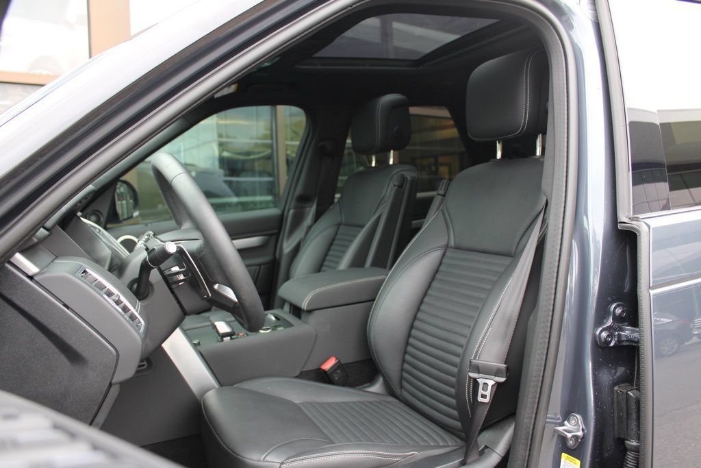 Certified 2025 Land Rover Discovery Dynamic SE AWD/4WD image 5