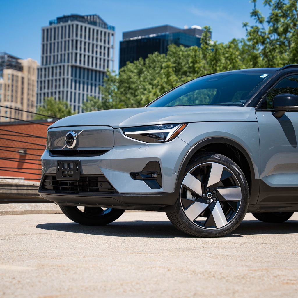 Certified 2023 Volvo XC40 Recharge Ultimate AWD/4WD image 2