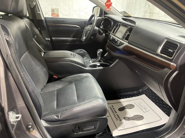 Used 2016 Toyota Highlander Limited image 31