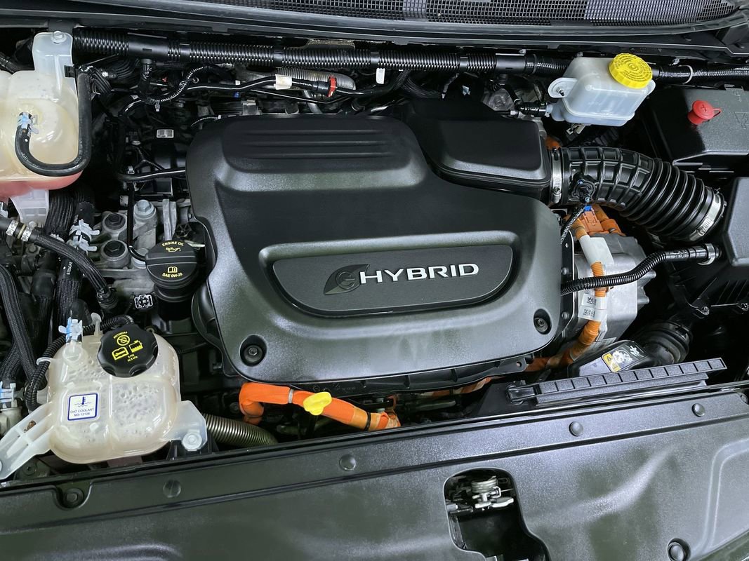 Used 2022 Chrysler Pacifica Touring-L w/ Uconnect Theater Family Group image 33