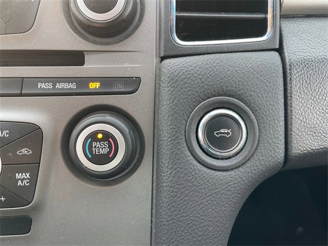 Used 2015 Ford Taurus SEL image 25