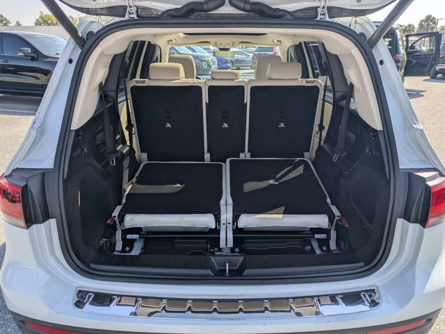 Used 2022 Mercedes-Benz GLB 250 w/ Premium Package Lite image 12