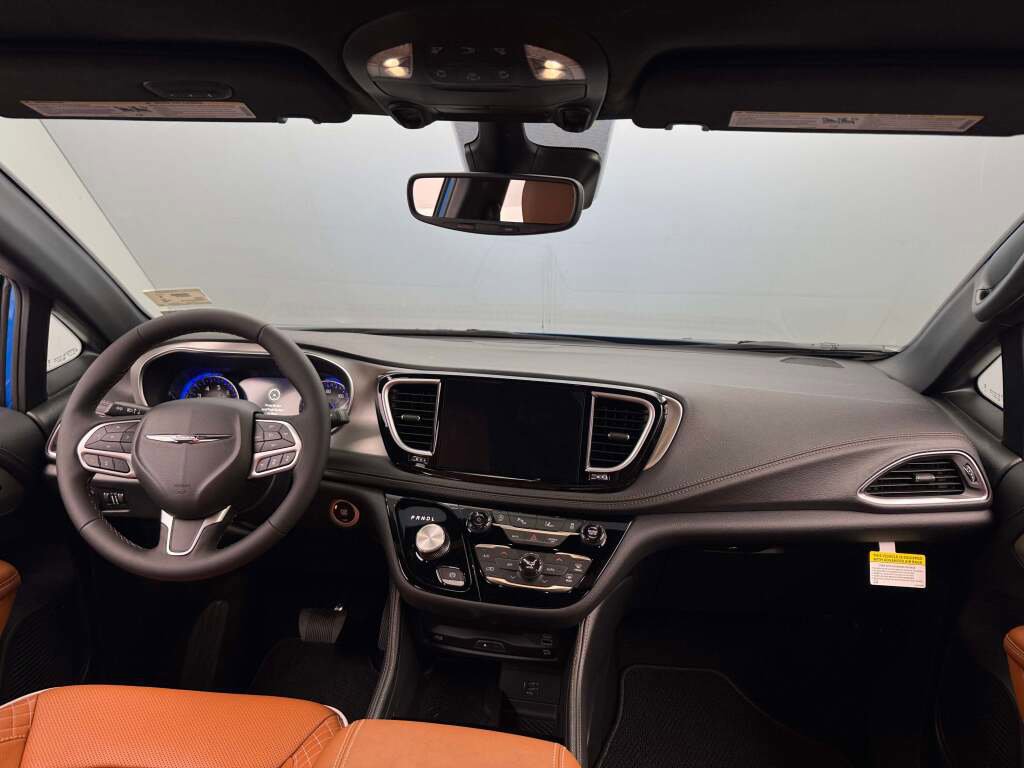 New 2026 Chrysler Pacifica Pinnacle w/ Trailer Tow Group image 20