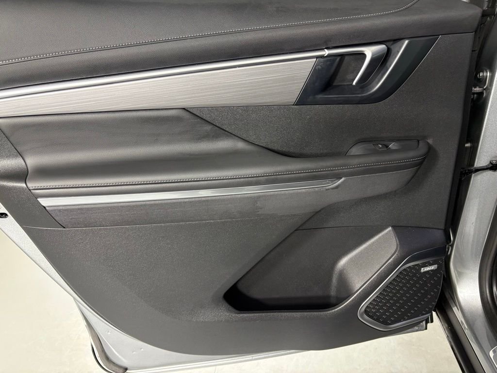 Used 2025 Buick Enclave Preferred FWD image 35