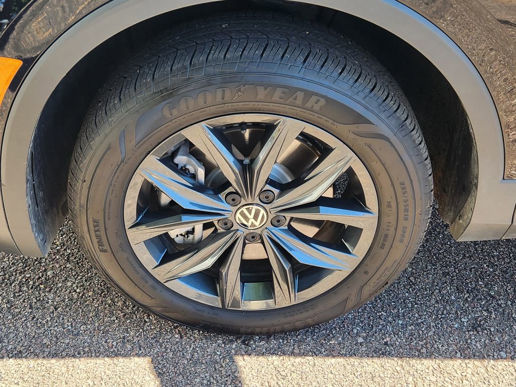 Used 2024 Volkswagen Tiguan SE image 23