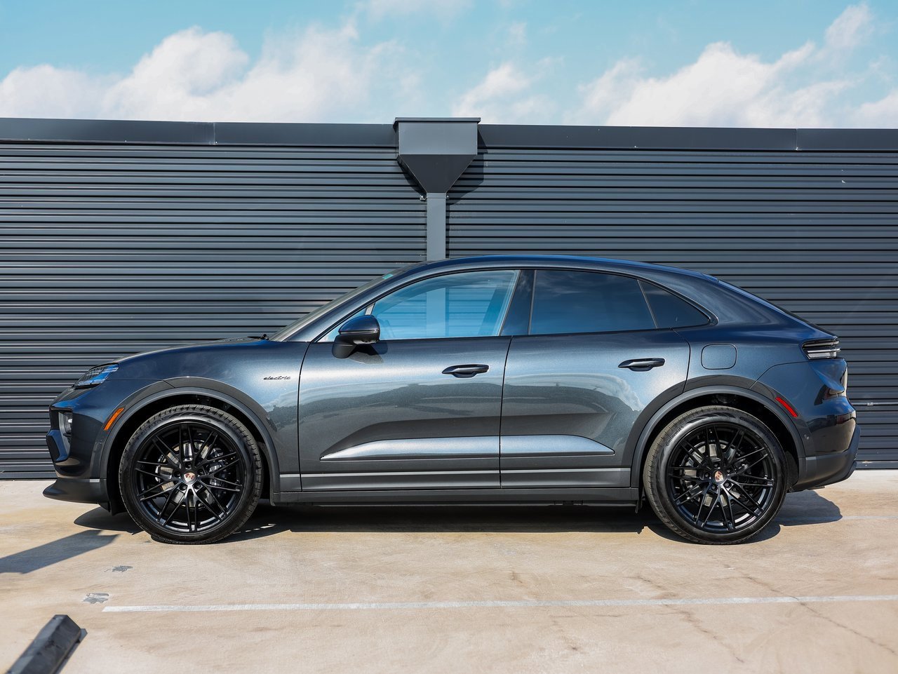 New 2025 Porsche Macan 4 Electric image 2