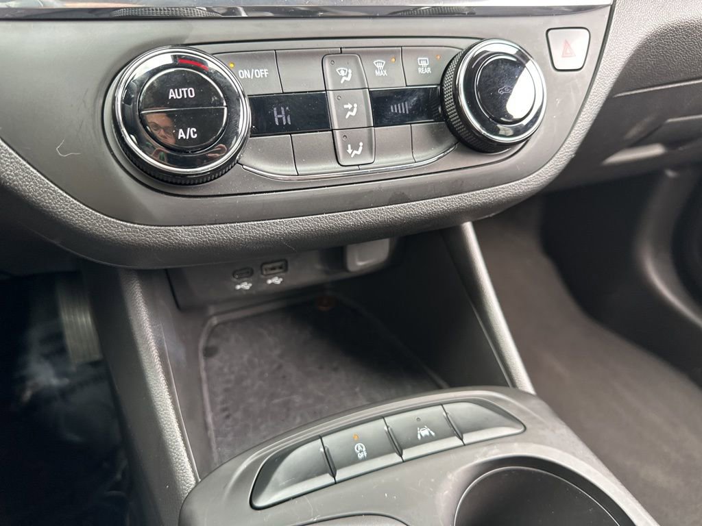 Used 2025 Buick Envista Preferred image 47