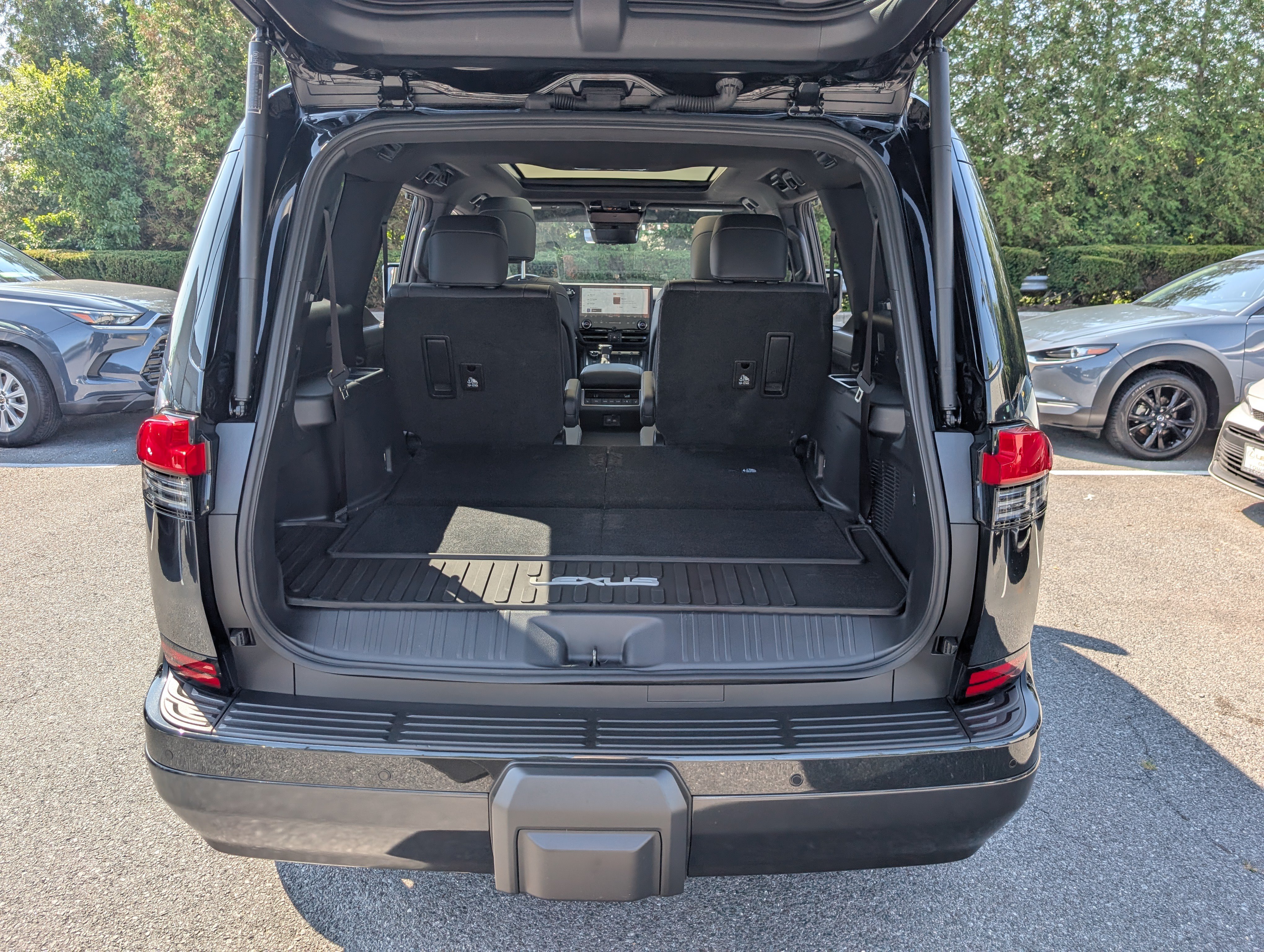 Used 2025 Lexus GX 550 w/ Accessory Package (2T) AWD/4WD image 14