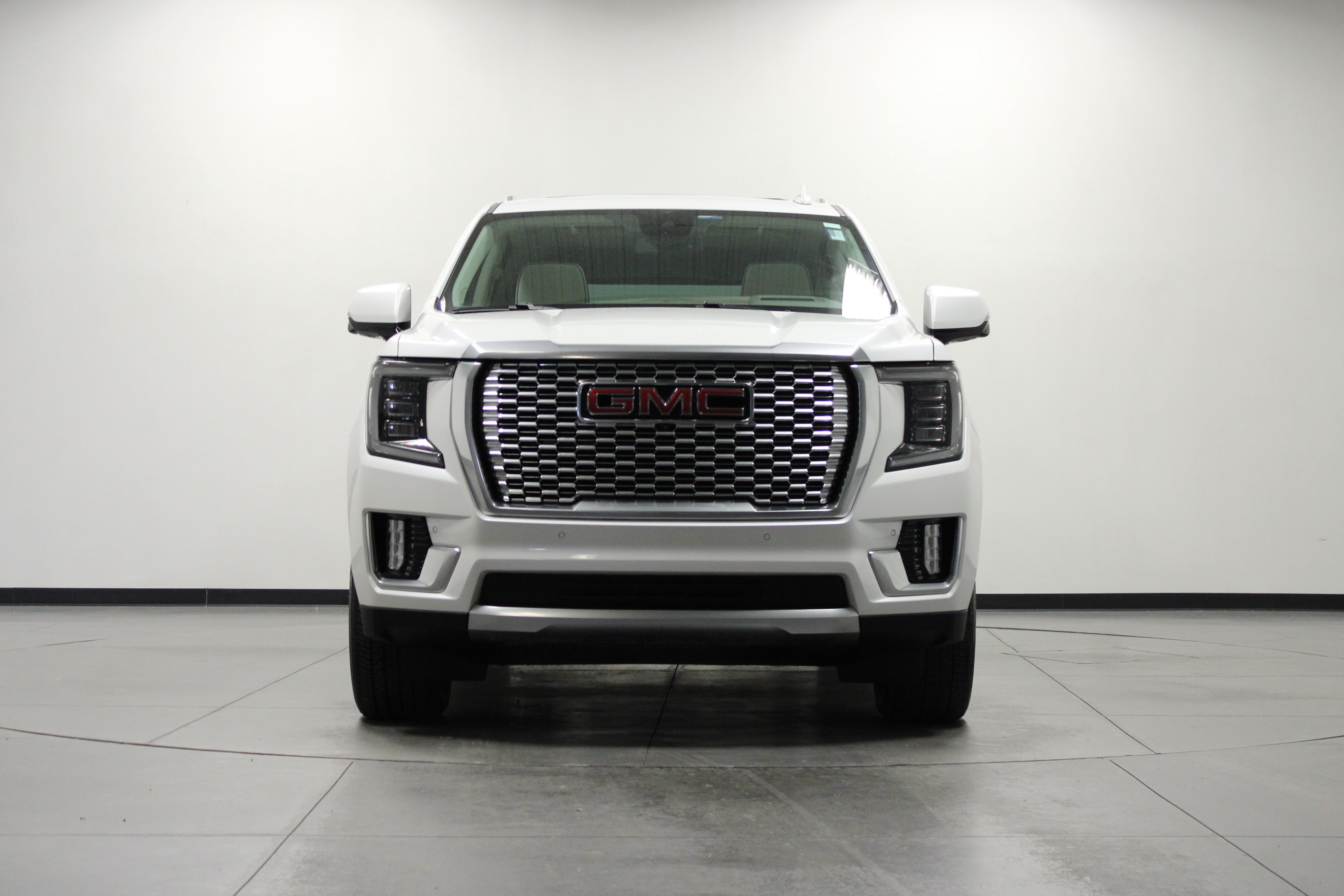 Used 2024 GMC Yukon Denali AWD/4WD image 9