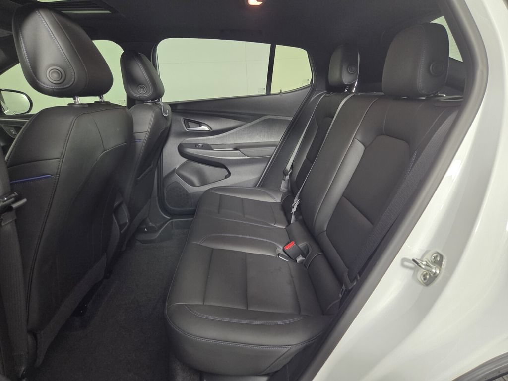 Used 2025 Buick Envista Sport Touring w/ Convenience I Package FWD image 24