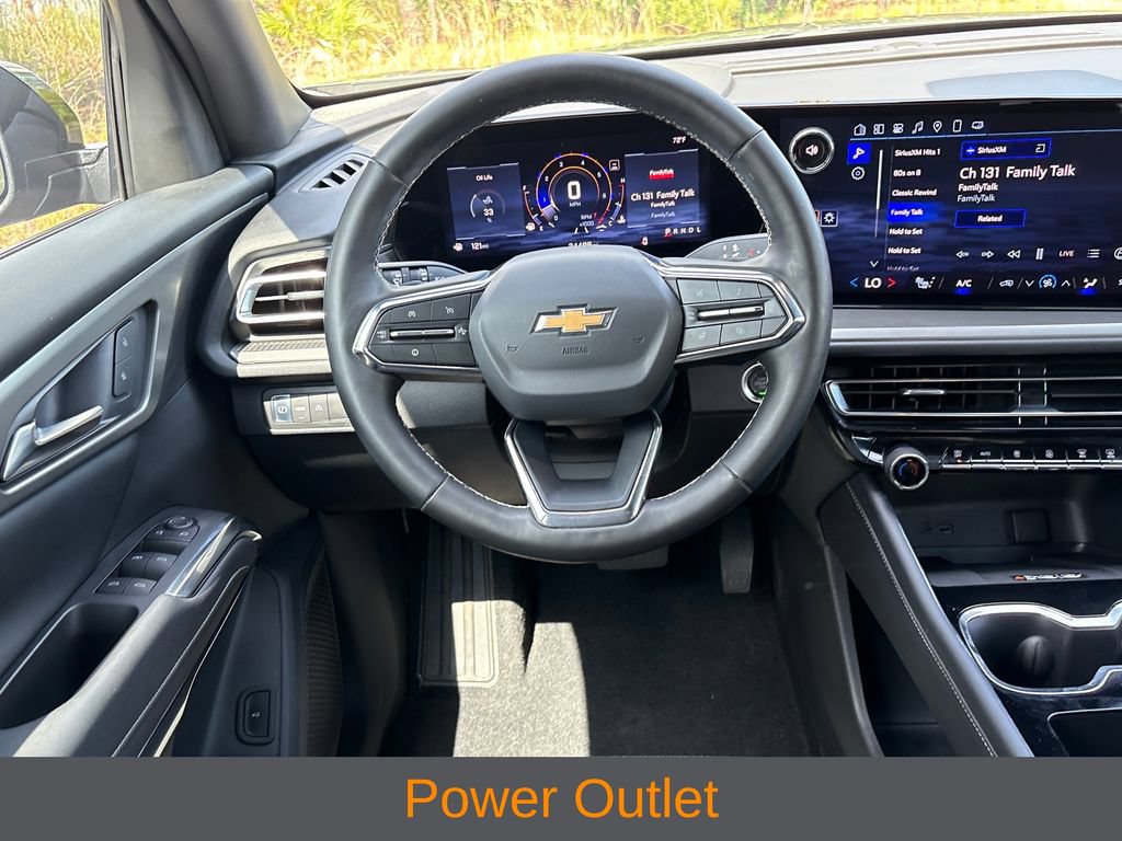 Used 2025 Chevrolet Traverse LT w/ Driver Confidence Package FWD image 7