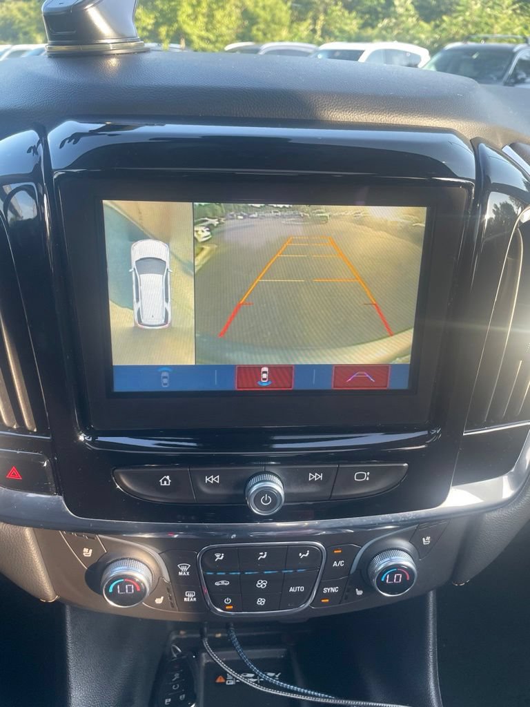 Used 2018 Chevrolet Traverse Premier w/ Driver Confidence II Package FWD image 11
