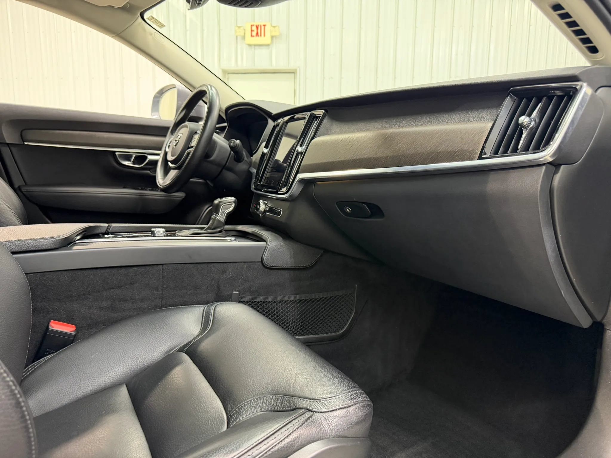 Used 2018 Volvo V90 T5 Cross Country w/ Convenience Package AWD/4WD image 14