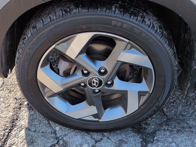 Certified 2023 Hyundai Venue SEL image 10