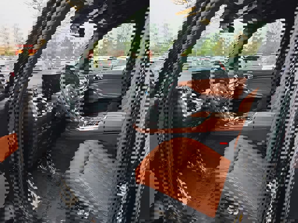 Used 2026 BMW X7 M60i image 14