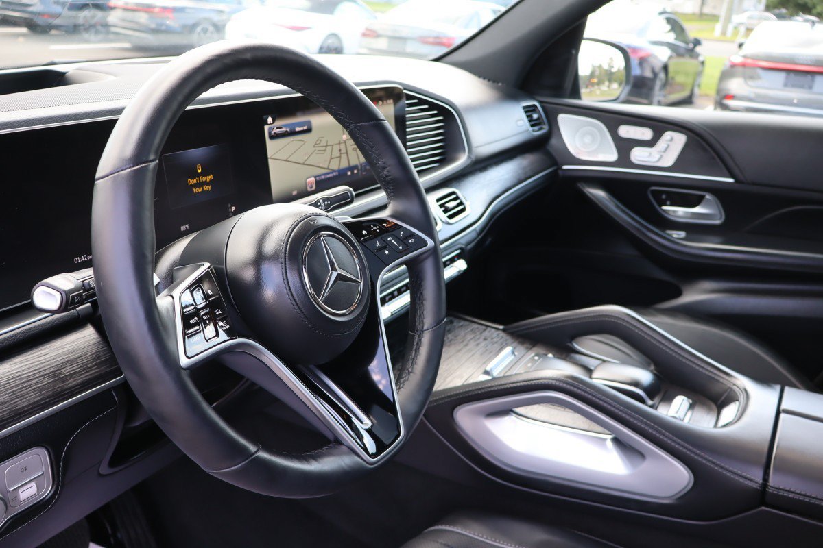Used 2026 Mercedes-Benz GLE 580 4MATIC w/ Driver Assistance Package image 11