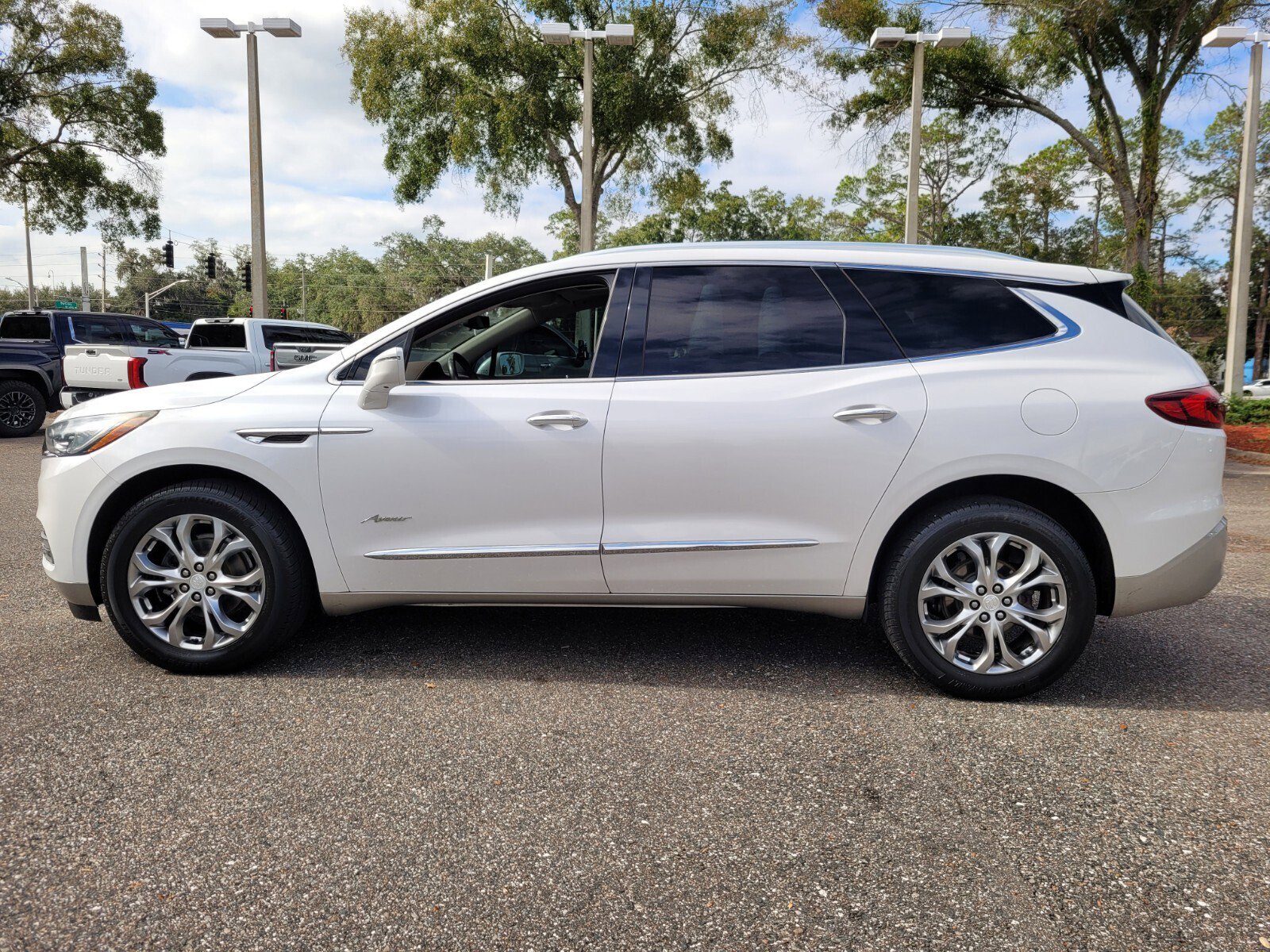 Used 2018 Buick Enclave Avenir w/ Avenir Technology Package image 3