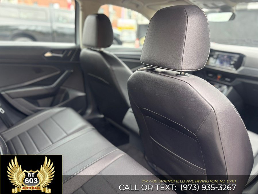 Used 2024 Volkswagen Jetta SE FWD image 10
