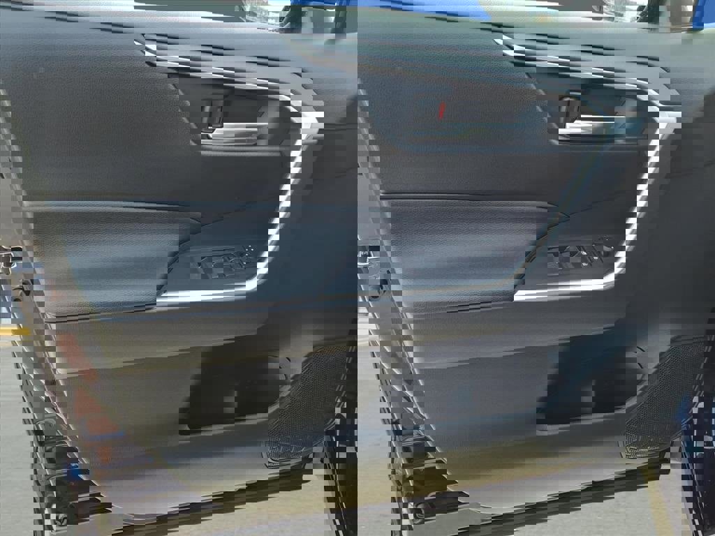 New 2025 Toyota RAV4 SE image 13