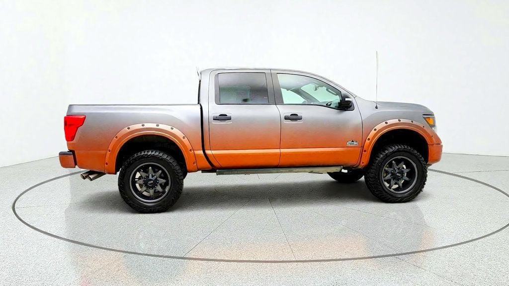 Used 2019 Nissan Titan SV w/ SV Convenience Package AWD/4WD image 4