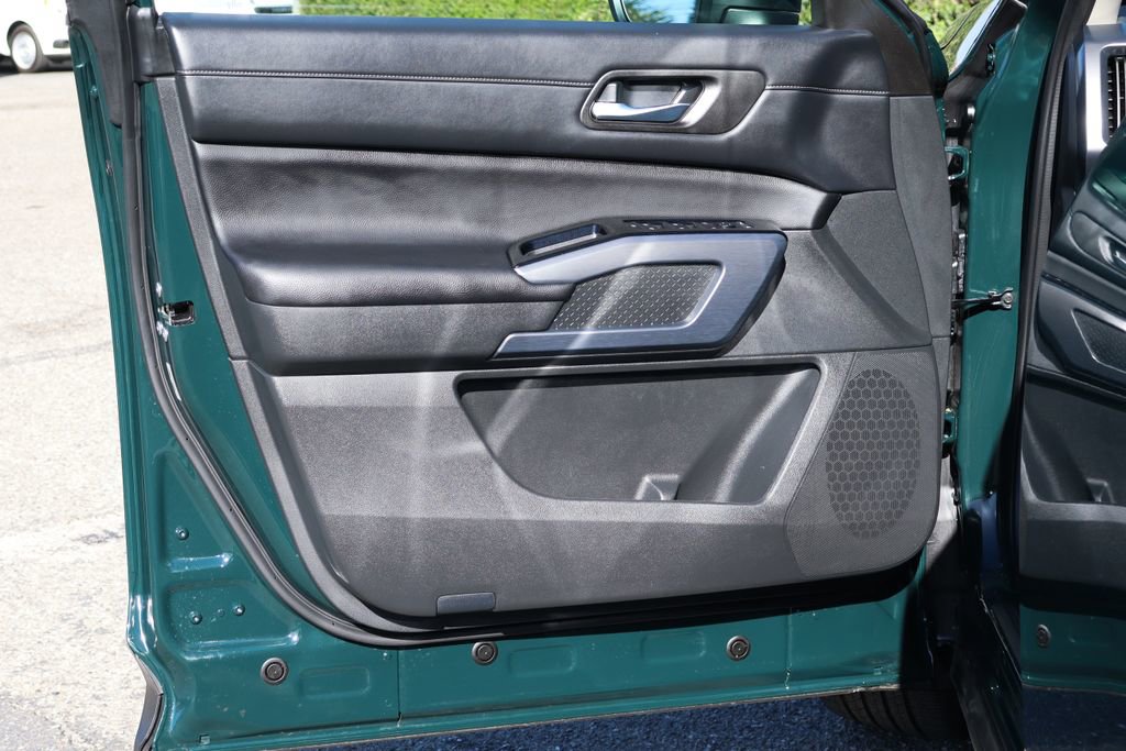 Used 2025 Nissan Pathfinder SL w/ SL Premium Package image 14