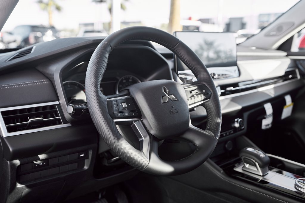 New 2025 Mitsubishi Outlander SE image 22